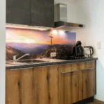 Detail der Küche im Familienzimmer Bockhartsee mit Backofen und Ausstattung in Bad Gastein