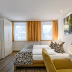 Apartment Gamskar Bad Gastein Überblick Wohn und Schlafbereich mit Küche