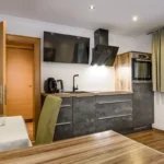 Ferienwohnung mit Hund Bad Gastein Küche mit Backofen im Apartment Sonnblick