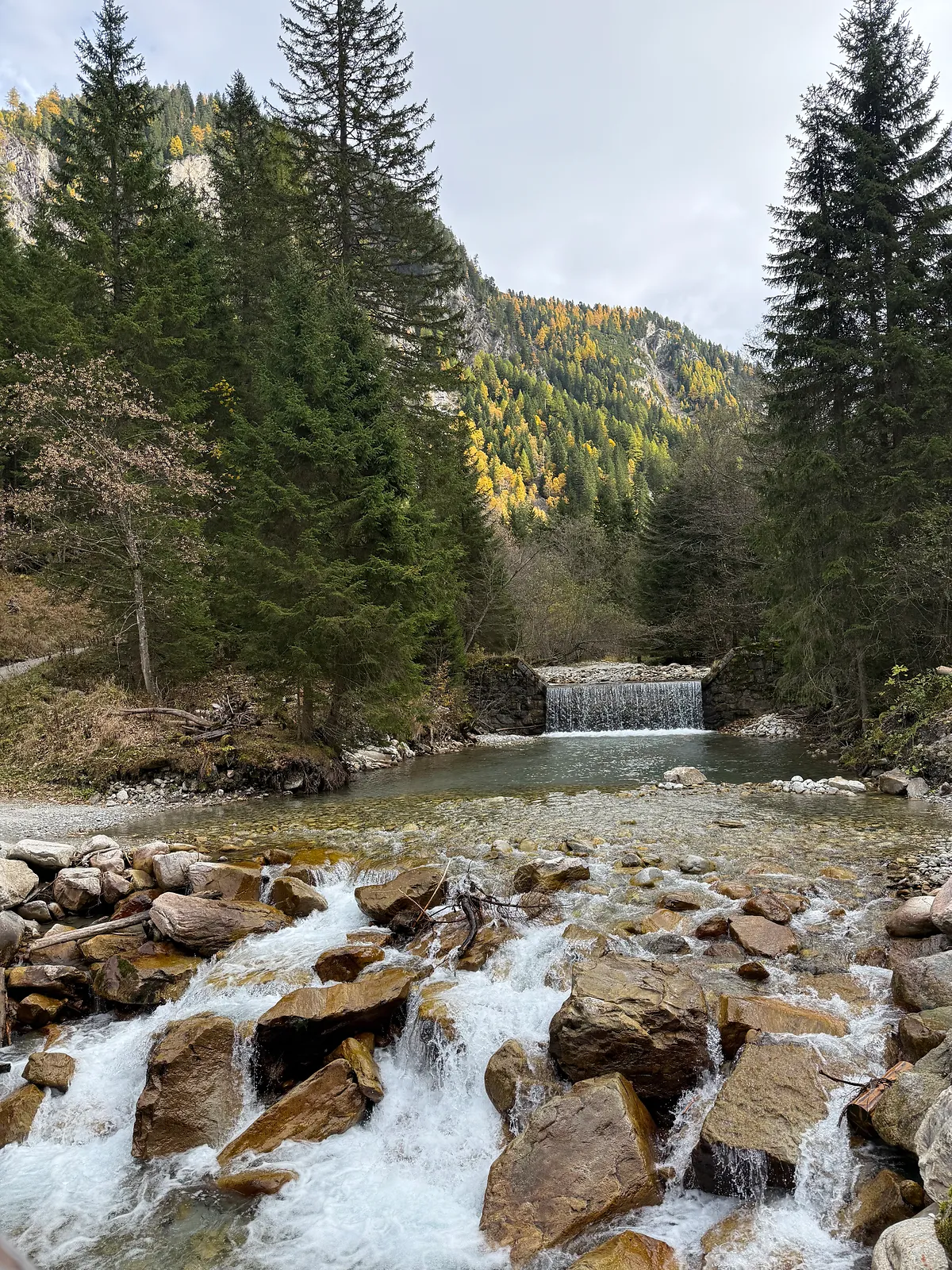 Breiter Bach im Anlauftal in Bad Gastein mit unberührter Natur und ruhigen Plätzen zum Verweilen